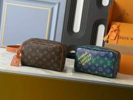 Picture of Louis Vuitton Mens Bags _SKUfw216011620fw